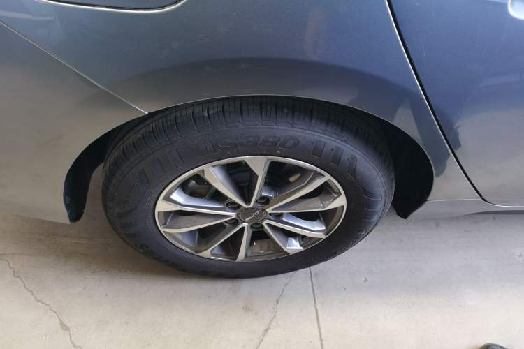 Used BYD Destroyer 05 2024 HONOR Edition DM-i 55KM Luxury Model Right Rear Wheel Hub