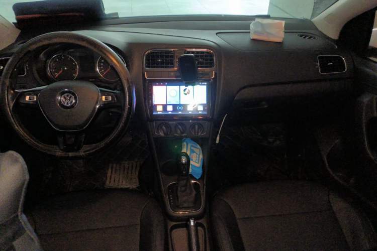 Used Volkswagen Polo 2016 1.6L Automatic Comfort Model Center Console