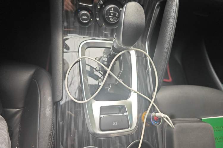 Used Peugeot 3008 2013 2.0L Automatic Trend Edition Gear Lever