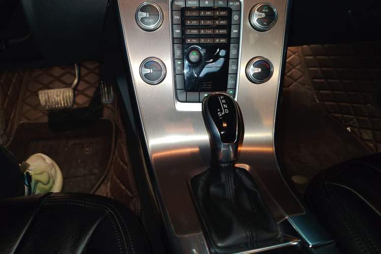 Used Volvo XC60 2016 T5 Smart Drive Edition Gear Lever