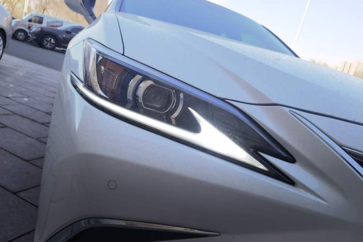 Used Lexus ES 2024 200 Premium Edition Right Front Headlight