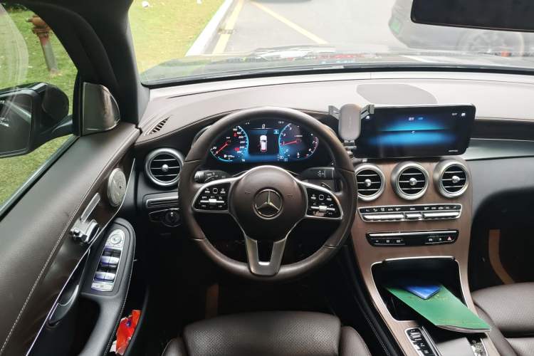 Used Mercedes-Benz GLC 2020 Facelift GLC 260 L 4MATIC Luxury Edition Steering Wheel