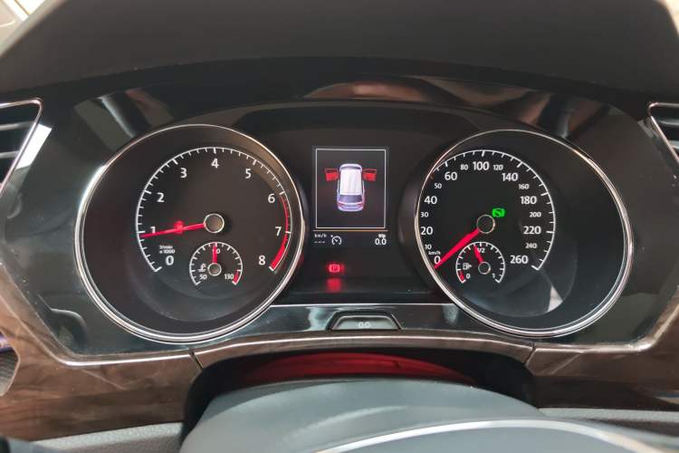 Used Volkswagen Touran 2016 Volkswagen Touran L 280TSI DSG Luxury Edition Odometer Close Up