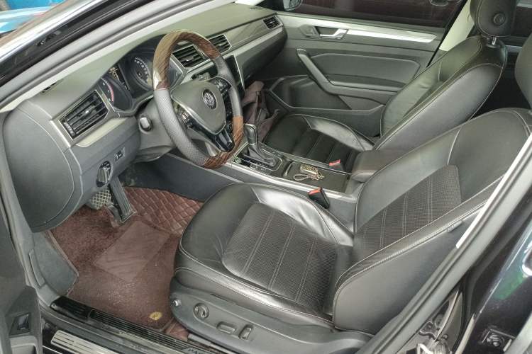 Used Volkswagen Passat 2017 330TSI DSG Luxury Edition Left Front Seat