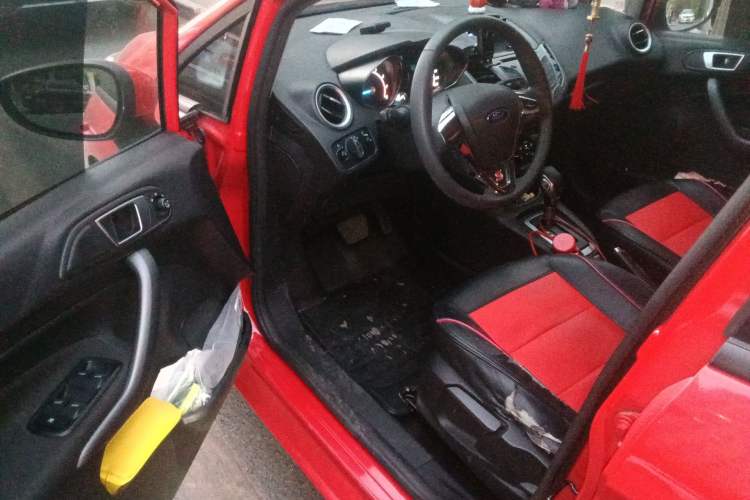 Used Ford Fiesta 2013 Hatchback 1.5L Automatic Fashion Edition Driver Seat