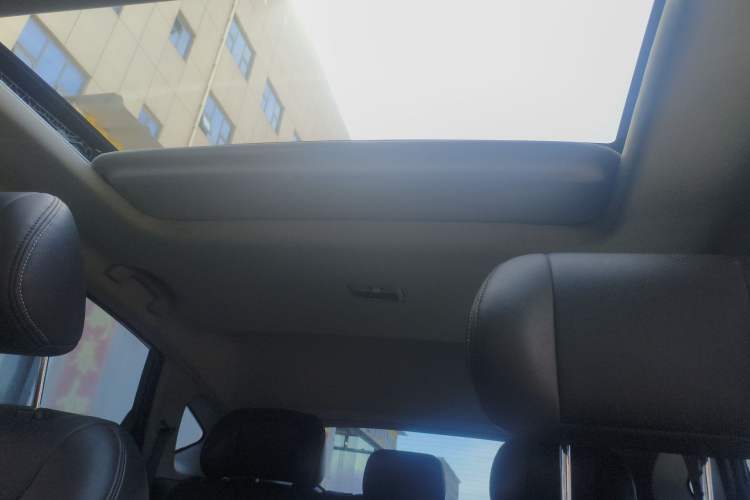 Used Luxgen U6 SUV 2014 2.0T ZhiZun Model Headliner