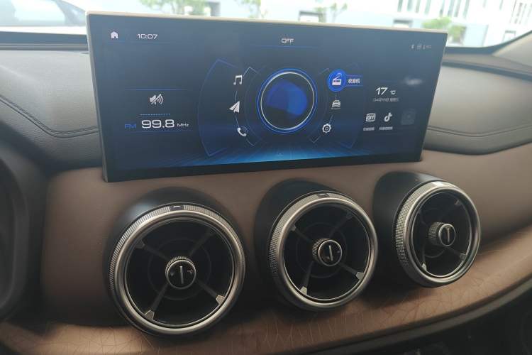 Used Wey VV5 2020 1.5T Two-Wheel Drive Smart Pioneer Audio And AC Panel