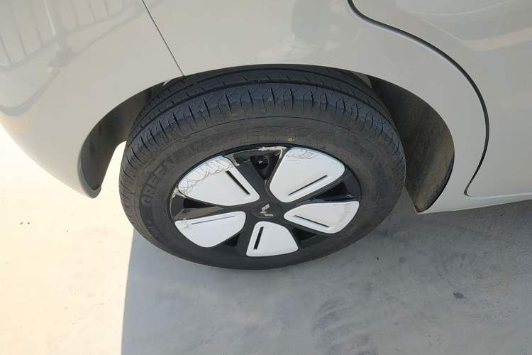 Used Wuling Hongguang MINIEV 2025 Four-Door Version Advanced Edition Exterior 5