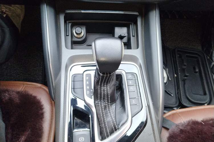 Used SAIC MAXUS D90 2017 2.0T Automatic All-Wheel Drive Sirius Gear Lever