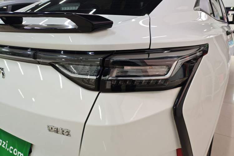 Used Dongfeng Aeolus Yixuan 2023 Mach Edition 1.5L Automatic Chasing Shadow Version
