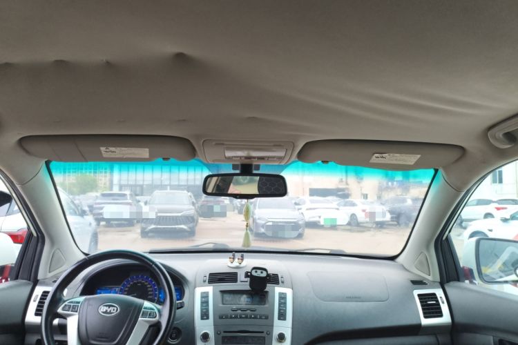 Used BYD S6 2014 2.0L Manual Luxury 5-Seater