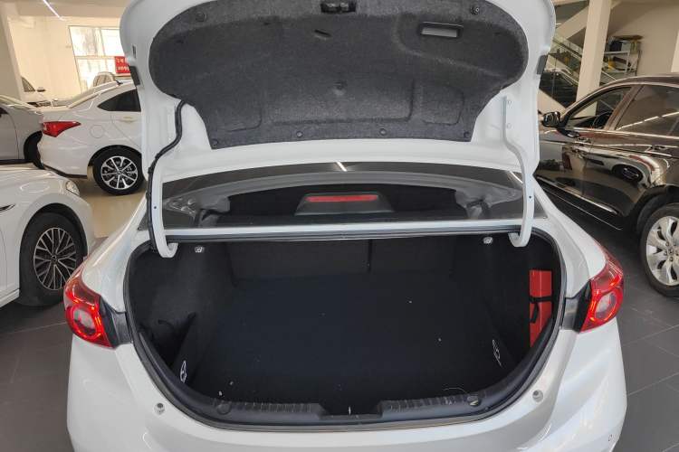 Used Mazda 3 Axela 2017 Sedan 1.5L Automatic Luxury Model Emission Standard China V
