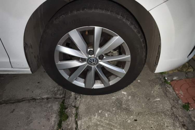 Used Volkswagen Bora 2020 1.5L Automatic Elite Version Right Front Wheel Hub