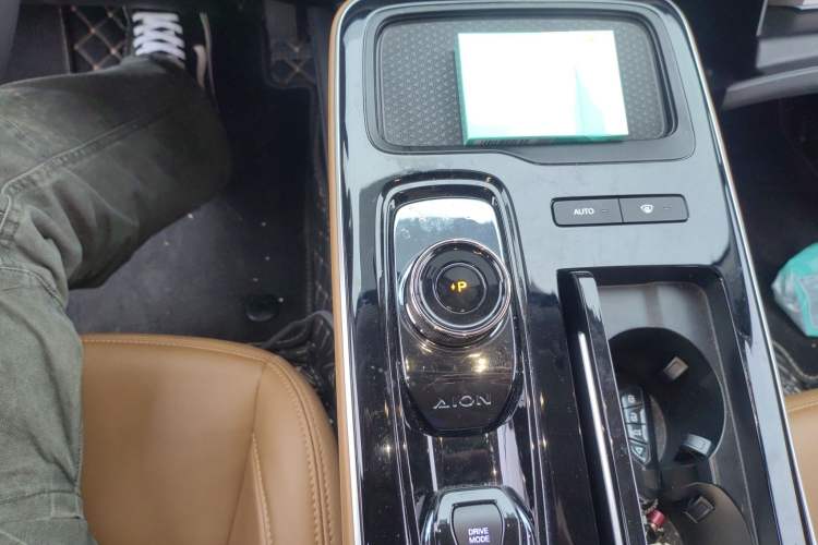 Used AION S 2023 Meizu 580 Lithium Iron Phosphate Gear Lever