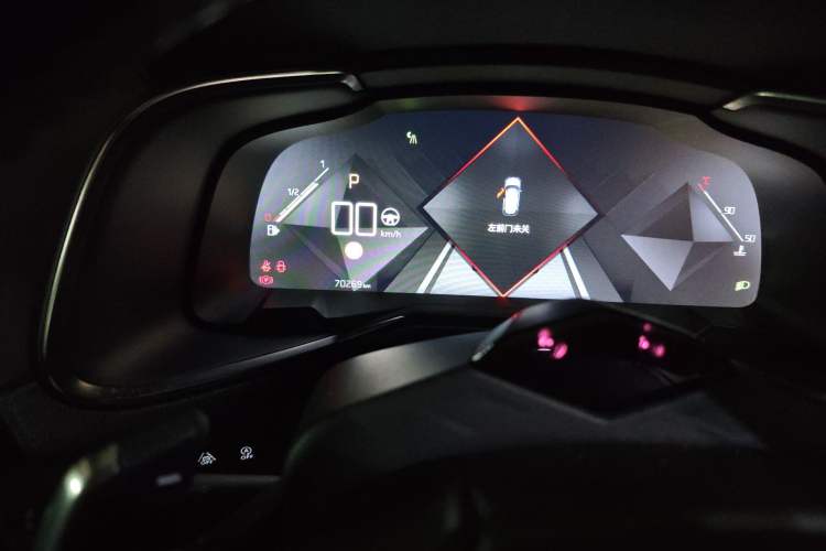 Used DS 7 2018 45THP Opera Edition Odometer Close Up