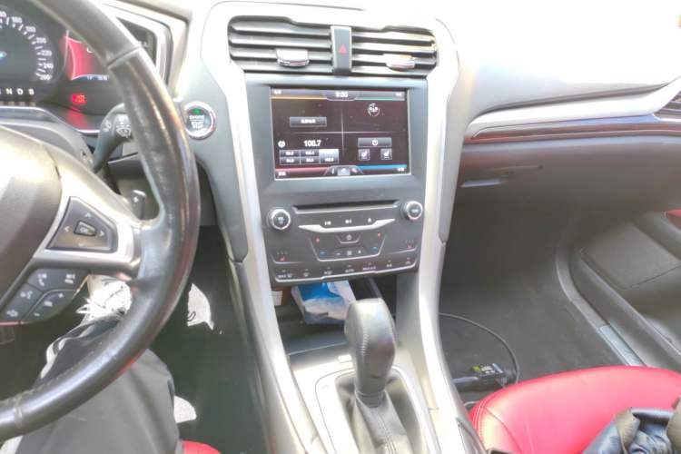 Used Ford Mondeo 2013 2.0L GTDi 200 Luxury Model Audio And AC Panel