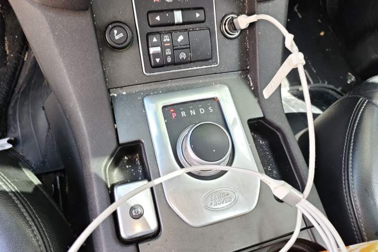 Used Land Rover Discovery 2014 3.0 SDV6 HSE Diesel Edition Gear Lever