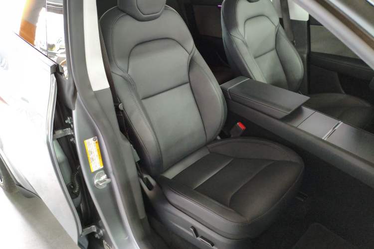 Used Tesla Model Y 2025 Rear-Wheel-Drive Version