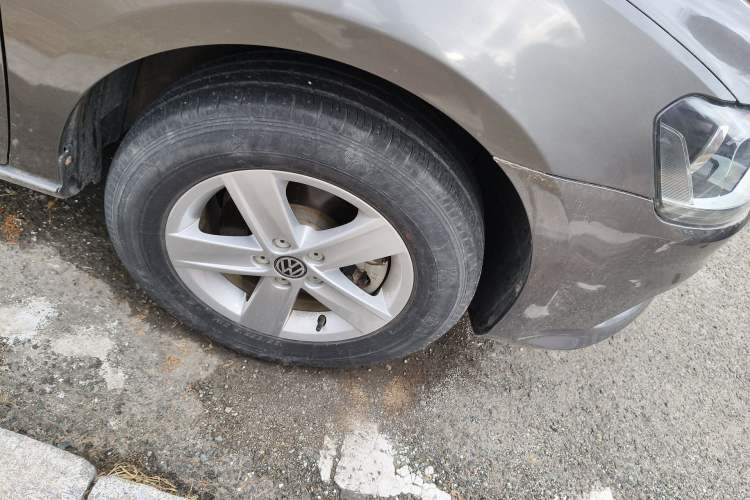 Used Volkswagen Bora 2014 1.6L Automatic Fashion Model Right Front Wheel Hub