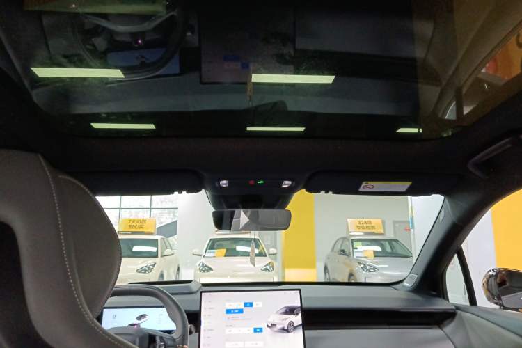 Used Lynk & Co Z20 2025 530 km Range Rear-Wheel Drive Max Headliner