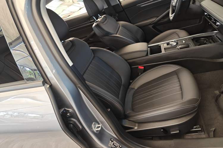 Used Ford Mondeo 2025 2.0T EcoBoost Luxury Version