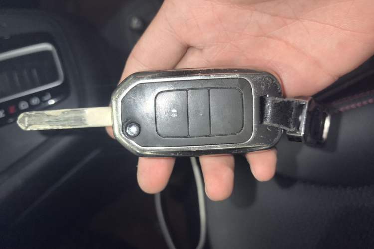 Used Honda CR-V 2016 2.0L Two-Wheel Drive Classic Edition Vehicle Key