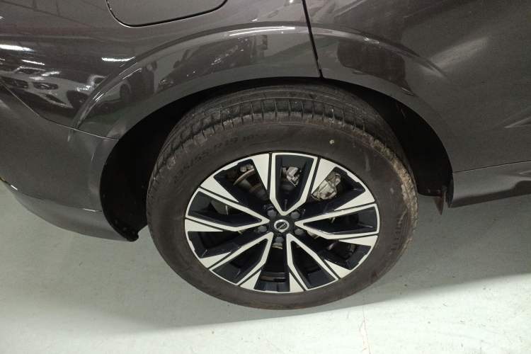 Used Volvo XC60 2023 B5 4x4 Smart Luxury Edition Exterior 5