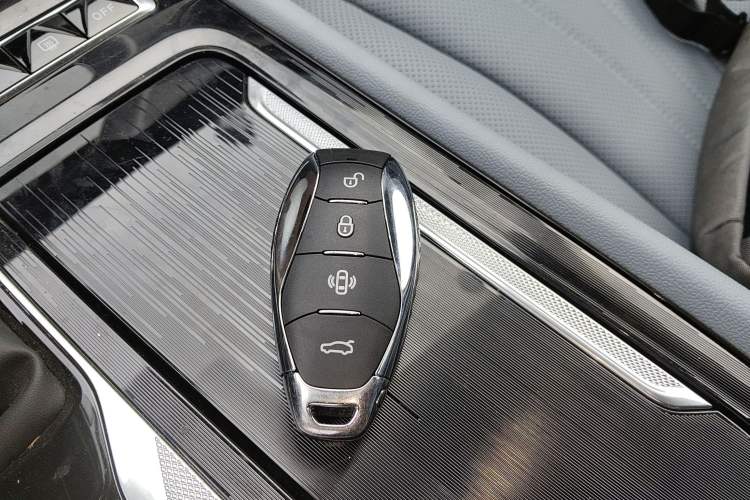 Used Hongqi H5 PHEV 2025 170 Super Hybrid Version Vehicle Key