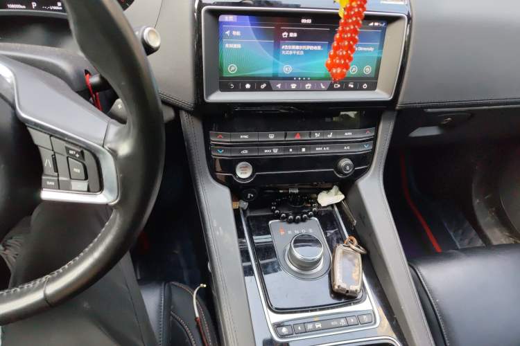 Used Jaguar F-PACE 2019 2.0T Four-Wheel Drive Urban Luxury Edition Audio And AC Panel