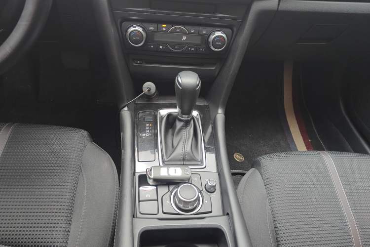 Used Mazda 3 Axela 2019 Cloud-Controlled Version Sedan 1.5L Automatic Luxury Trim China V Standard