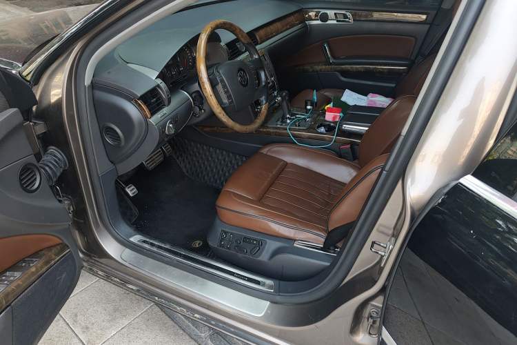 Used Volkswagen Phaeton 2011 3.6L V6 4-Seater Extended-Length Individual Edition