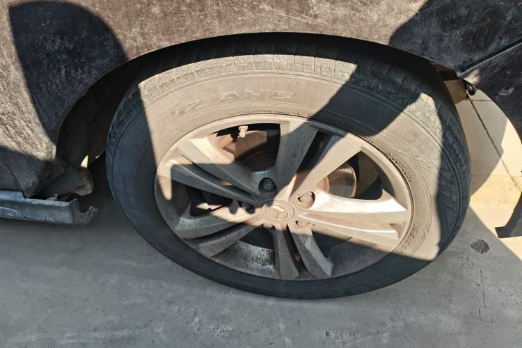 Used HYOSOW H3 2015 1.5L manual luxury version Right Front Wheel Hub