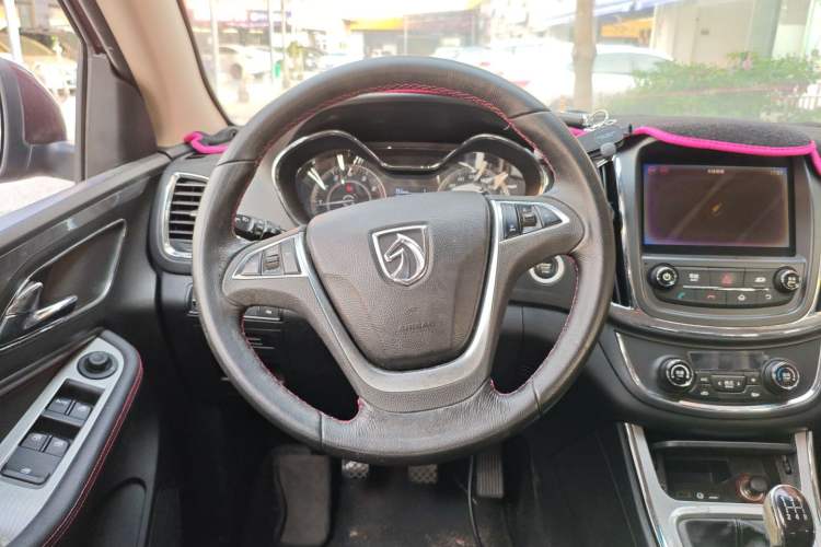 Used Baojun 560 2015 1.8L manual luxury version
