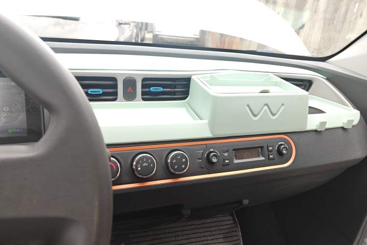 Used Wuling Hongguang MINIEV 2020 Enjoyment Model Lithium Iron Phosphate Audio And AC Panel