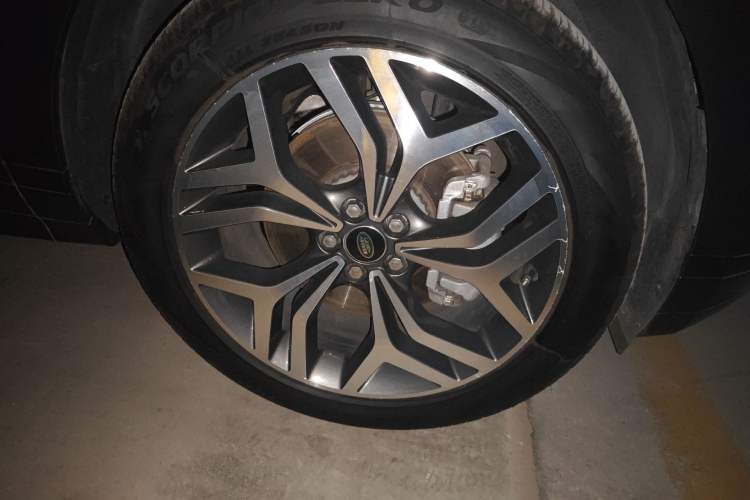 Used Land Rover Range Evoque 2023 Aurora L 249 PS Luxury Edition Right Front Wheel Hub