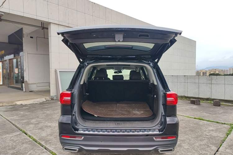 Used Roewe RX8 2019 30T Smart Connectivity Two-Wheel Drive Supreme Flagship Edition

