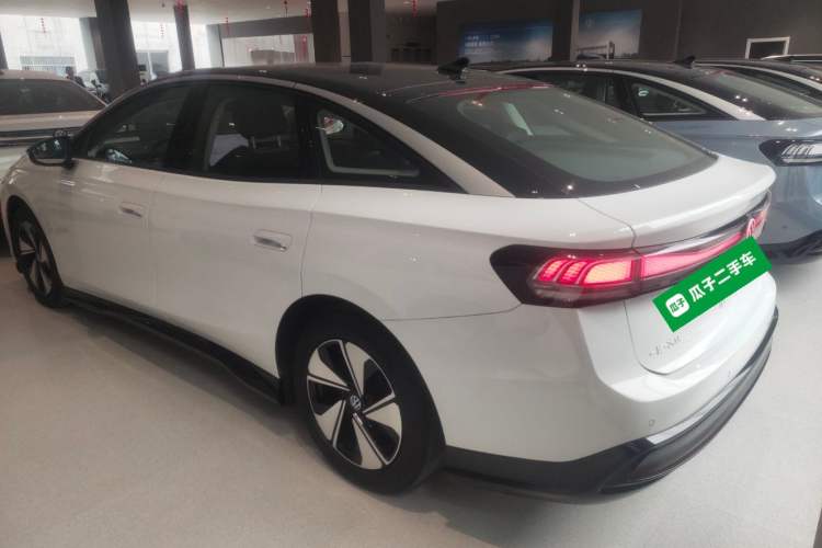 Used Volkswagen ID.7 VIZZION 2024 AIR model
