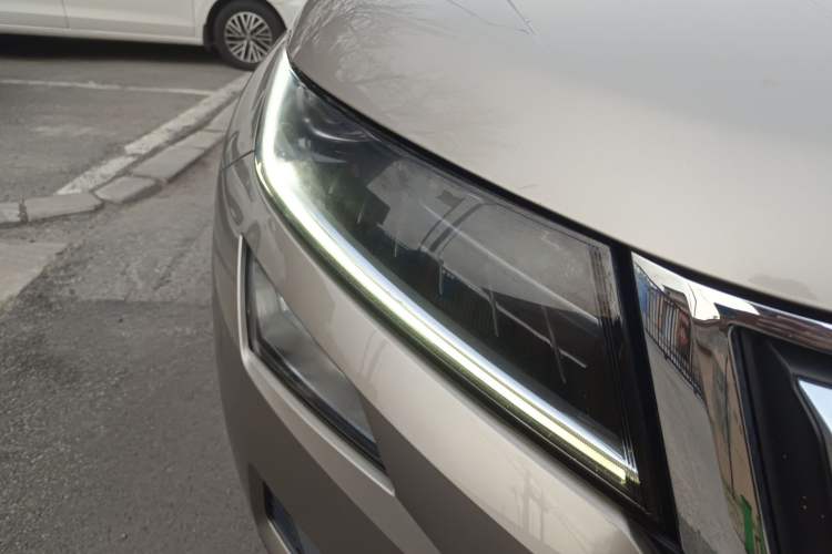 Used Skoda Kodiaq 2018 Facelifted TSI330 5-Seater Two-Wheel-Drive Luxury Enjoyment Edition Right Front Headlight