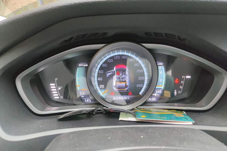 Used Volvo V40 2016 T3 Zhiyi Edition
