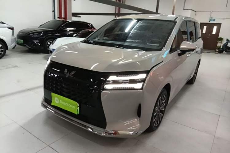 Used Wuling Starlight 730 2025 Model Plug-in Hybrid 125km Luxury Edition