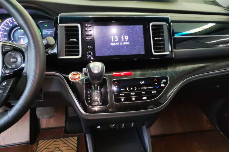 Used Honda Elysion 2019 2.0L Hybrid Luxury Edition Audio And AC Panel