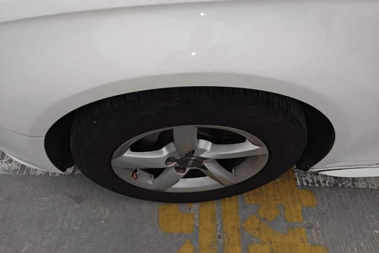 Used Audi A4L 2016 30 TFSI Collector's Edition Automatic Comfort Model Left Front Wheel Hub