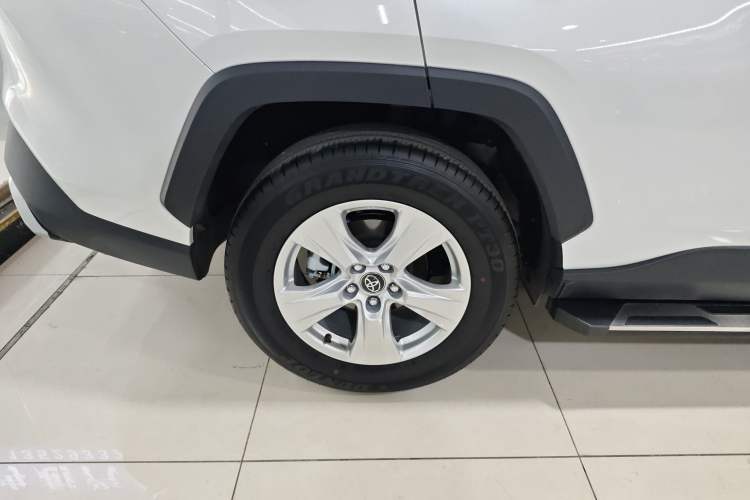 Used Toyota RAV4 2024 2.0L CVT Two-Wheel Drive Urban Edition Right Rear Wheel Hub