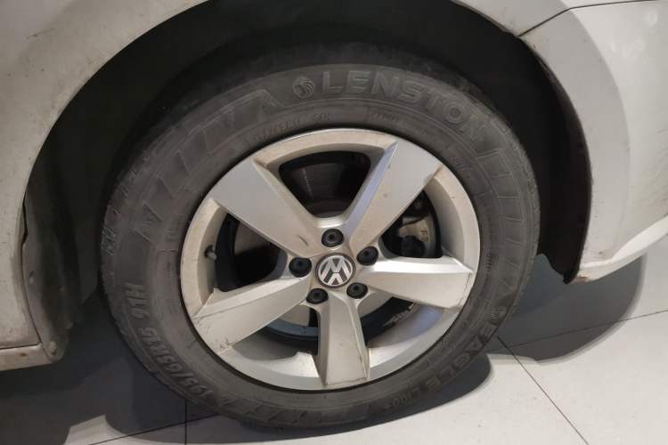 Used Volkswagen Lavida 2013 Revised Classic 1.6L Automatic Fashion Edition Exterior 4