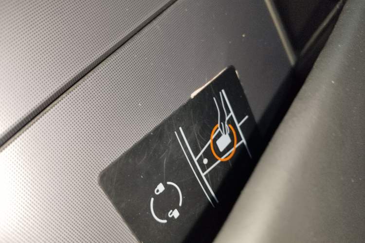 Used Tesla Model Y 2025 Long-Range All-Wheel-Drive Version
