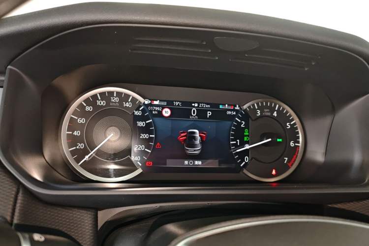 Used Land Rover Discovery 2023 360 PS R-Dynamic S Instrument Cluster