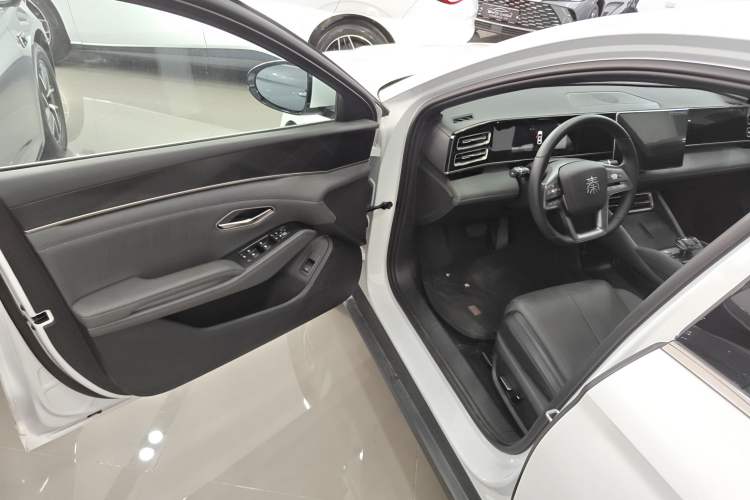 Used BYD Qin L 2025 DM-i Smart Drive 120KM Leading Model