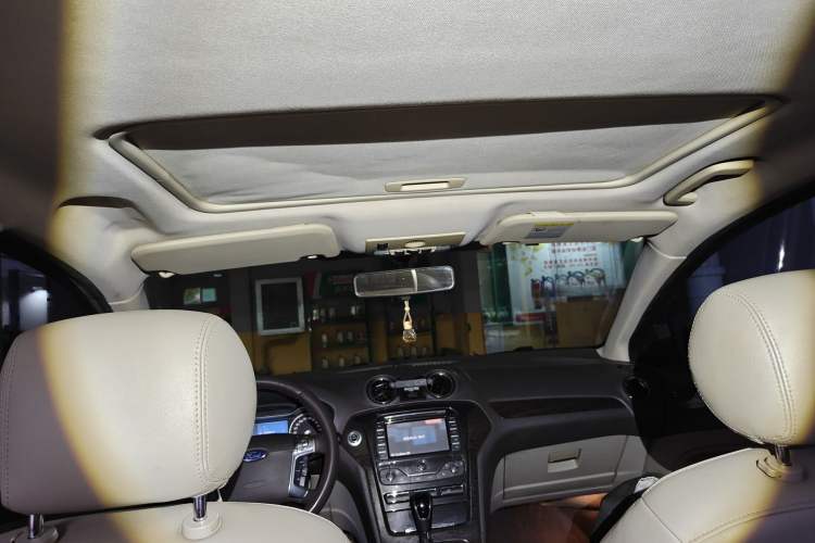 Used Ford Mondeo 2011 2.0L GTDi 200 Luxury Edition Headliner