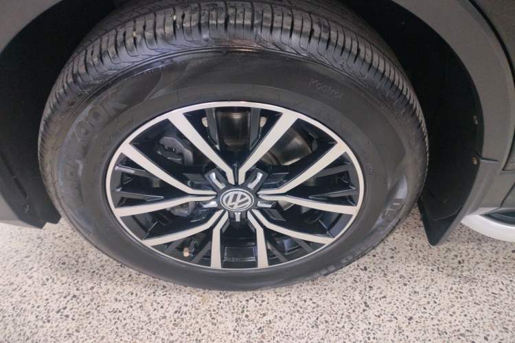 Used Volkswagen Tiguan L 2018 330TSI Automatic Two-Wheel Drive Luxury Edition
