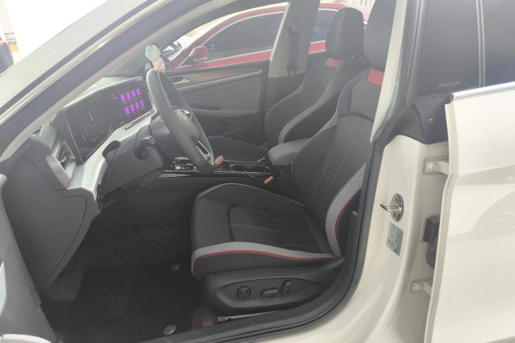 Used Volkswagen Lamando 2024 Lavida L 280TSI DSG Cool & Spicy Edition
